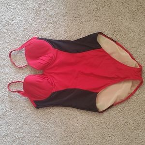 Shape FX Women's Red/Black One Piece Swimsuit Size 14